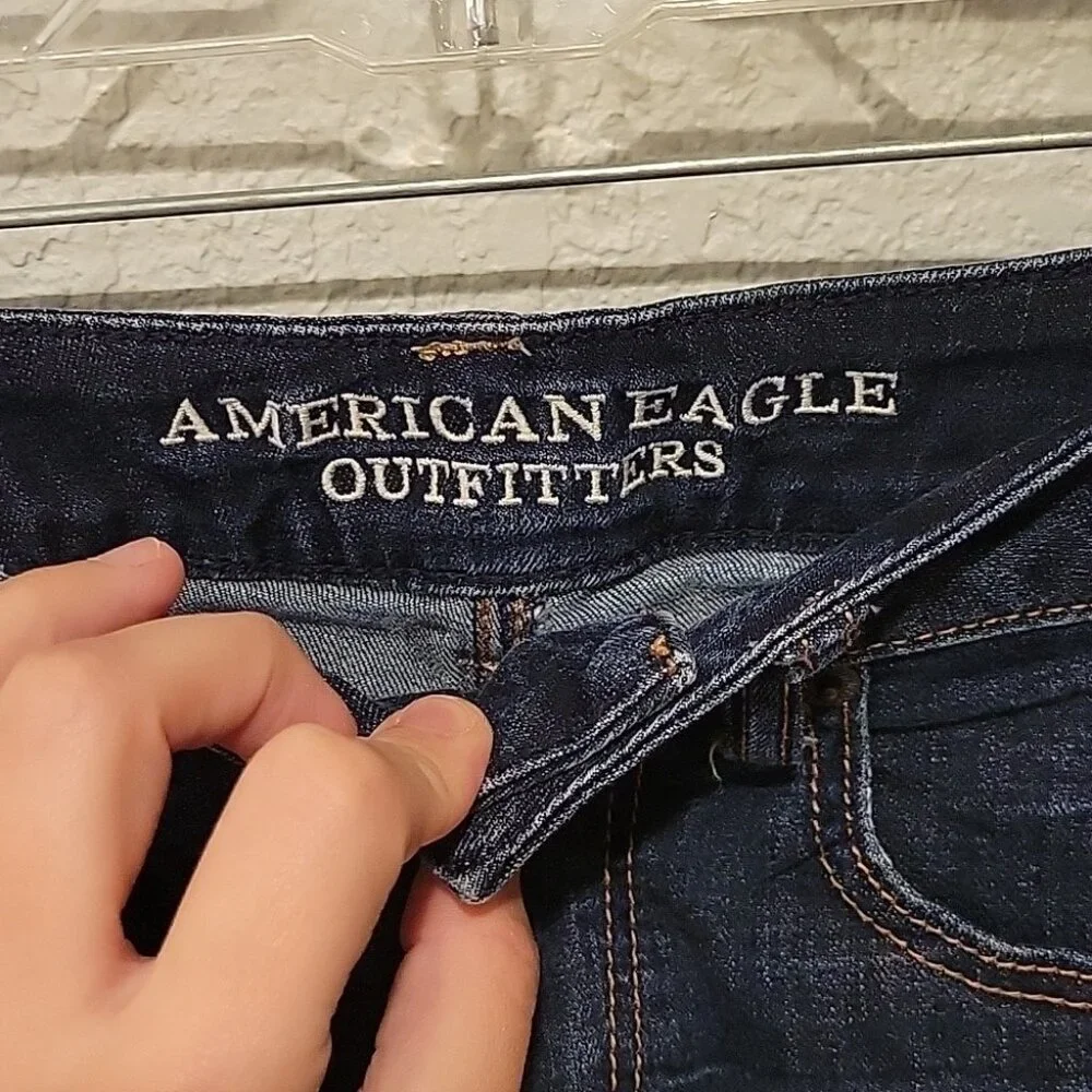 American eagle dark wash super stretch frayed hemline Jean shorts size 6 - Picture 5 of 7